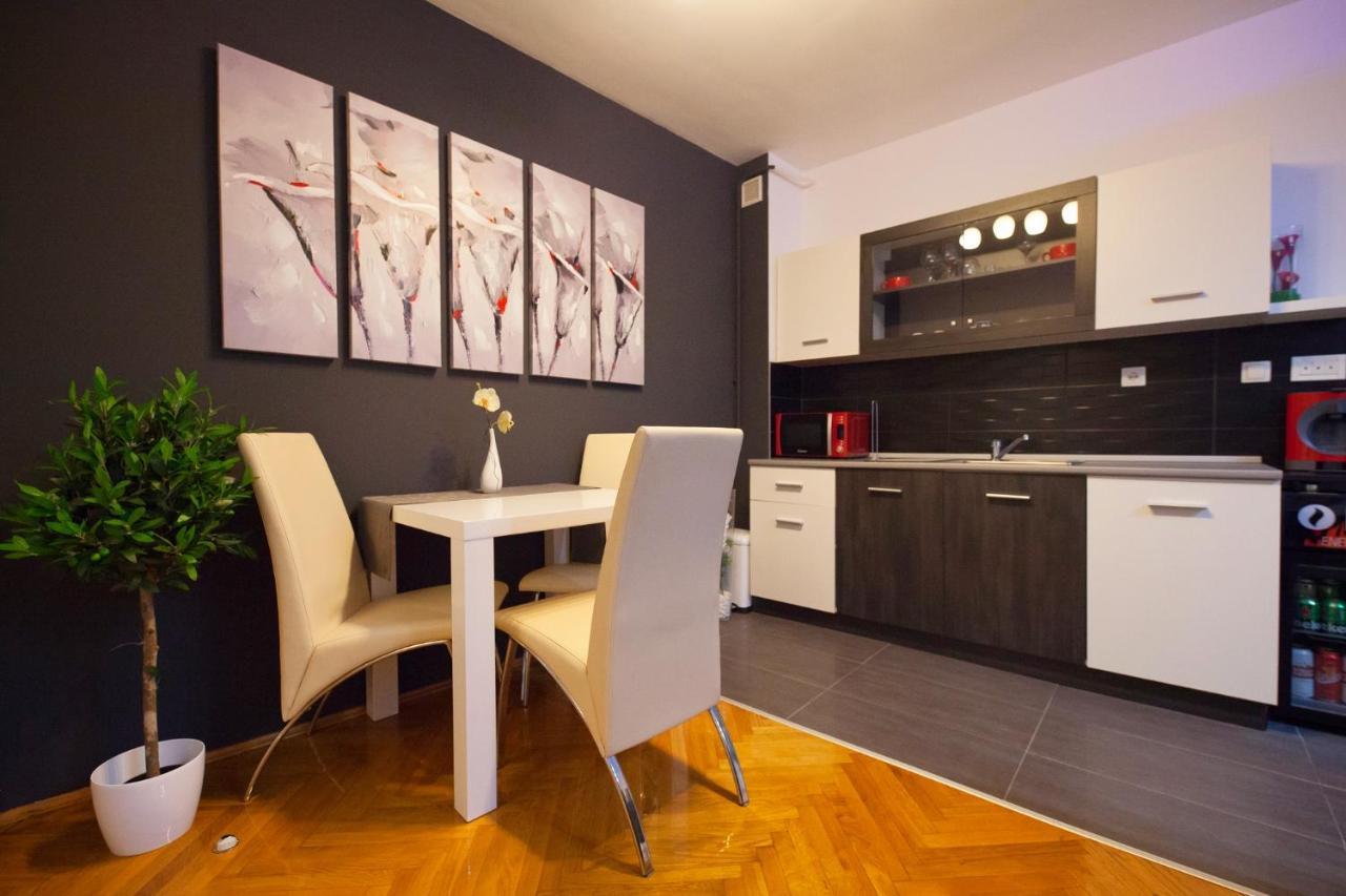 Apartman Aurelius - Private Parking Osijek Exteriör bild