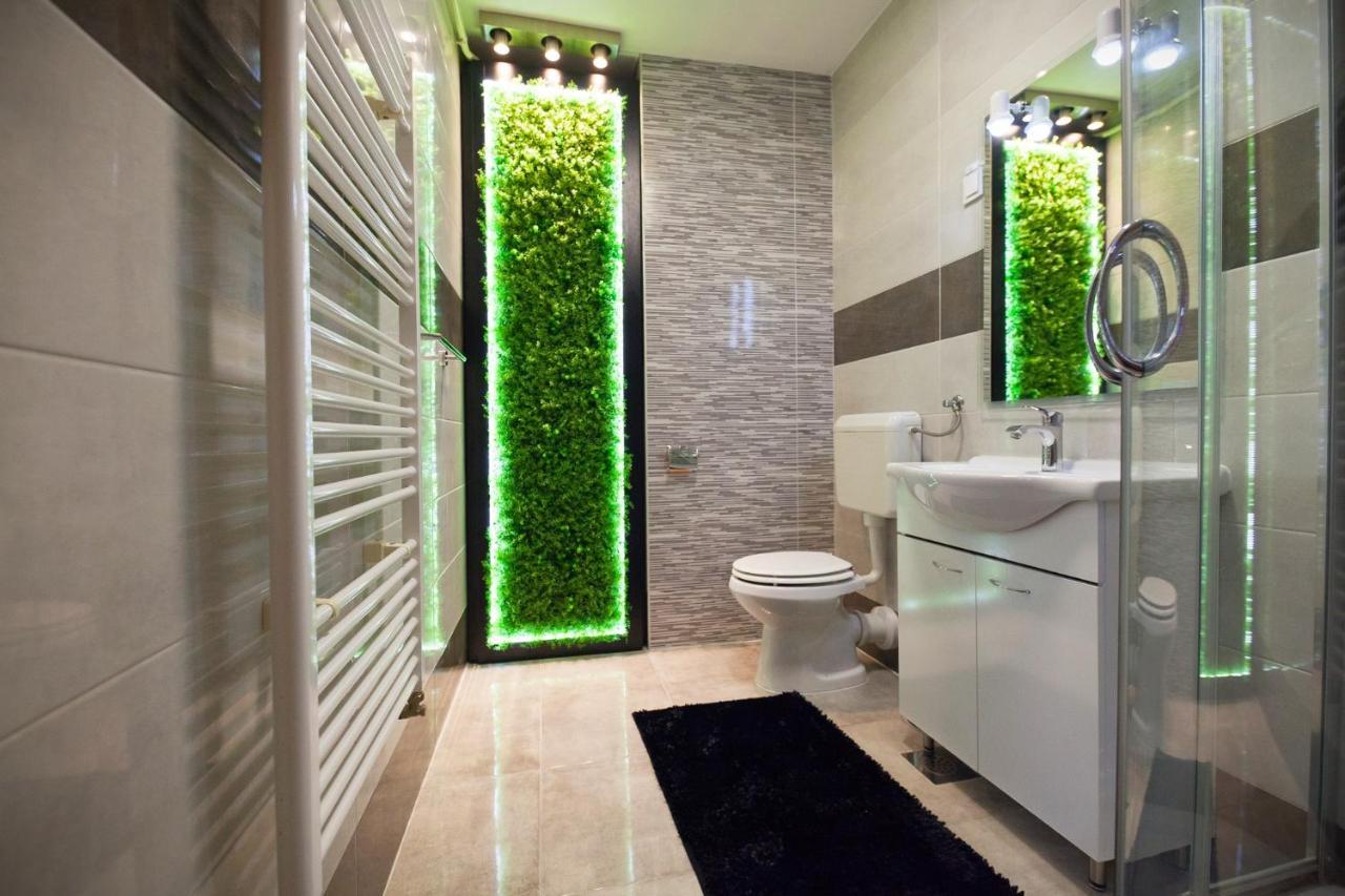 Apartman Aurelius - Private Parking Osijek Exteriör bild
