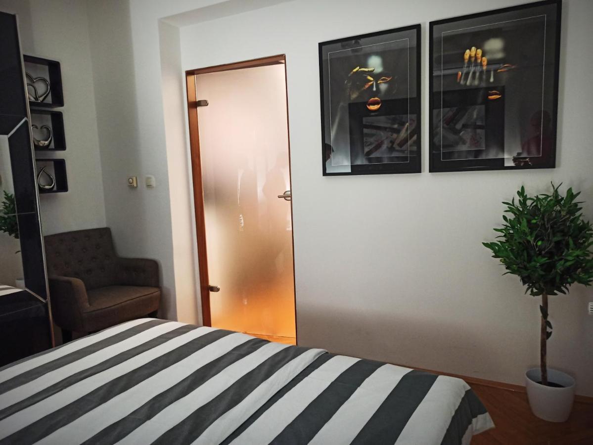 Apartman Aurelius - Private Parking Osijek Exteriör bild