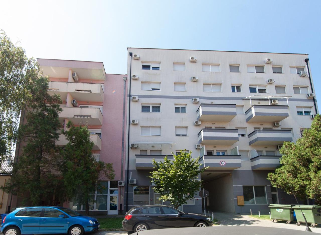 Apartman Aurelius - Private Parking Osijek Exteriör bild