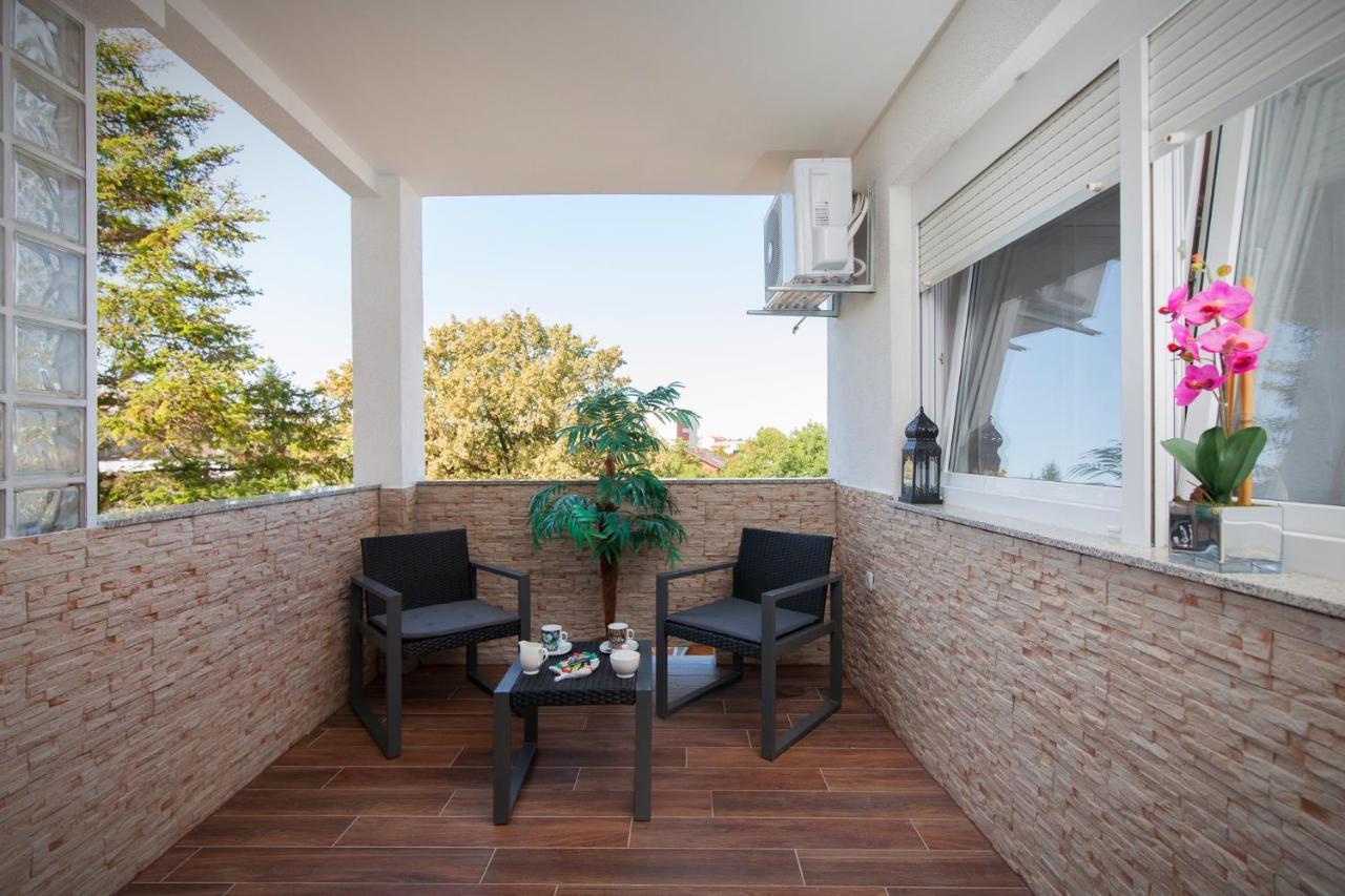 Apartman Aurelius - Private Parking Osijek Exteriör bild