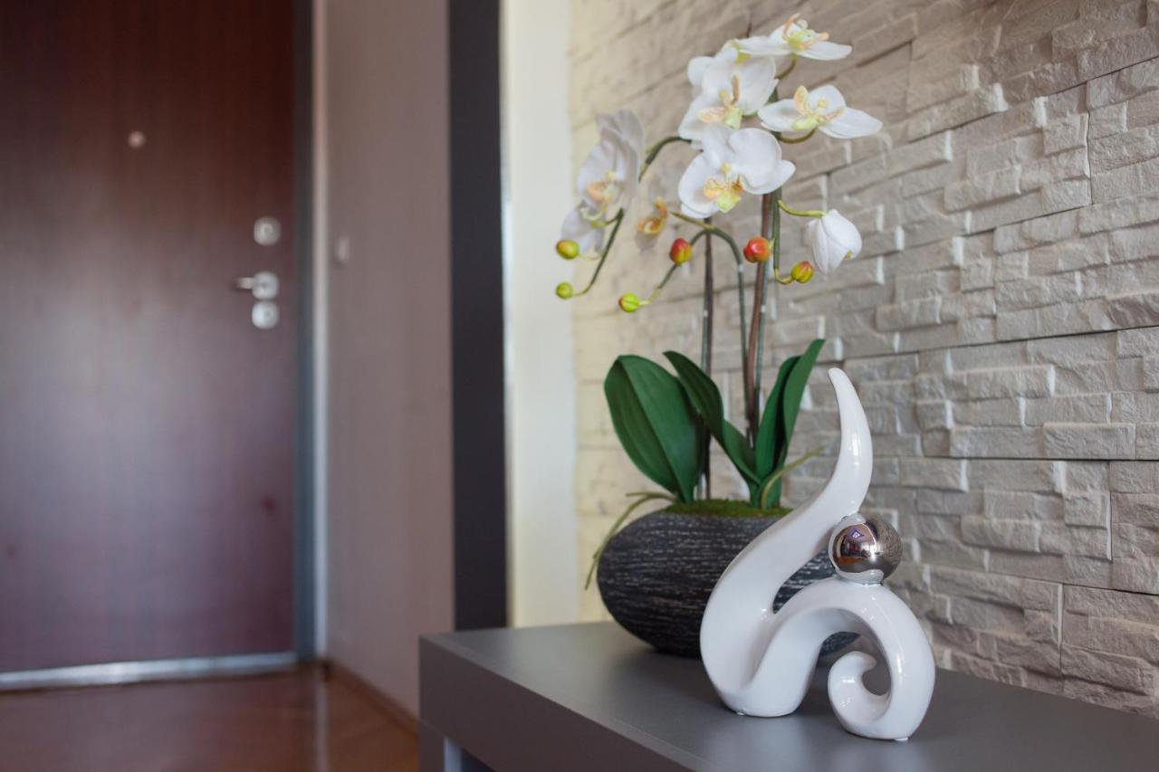 Apartman Aurelius - Private Parking Osijek Exteriör bild